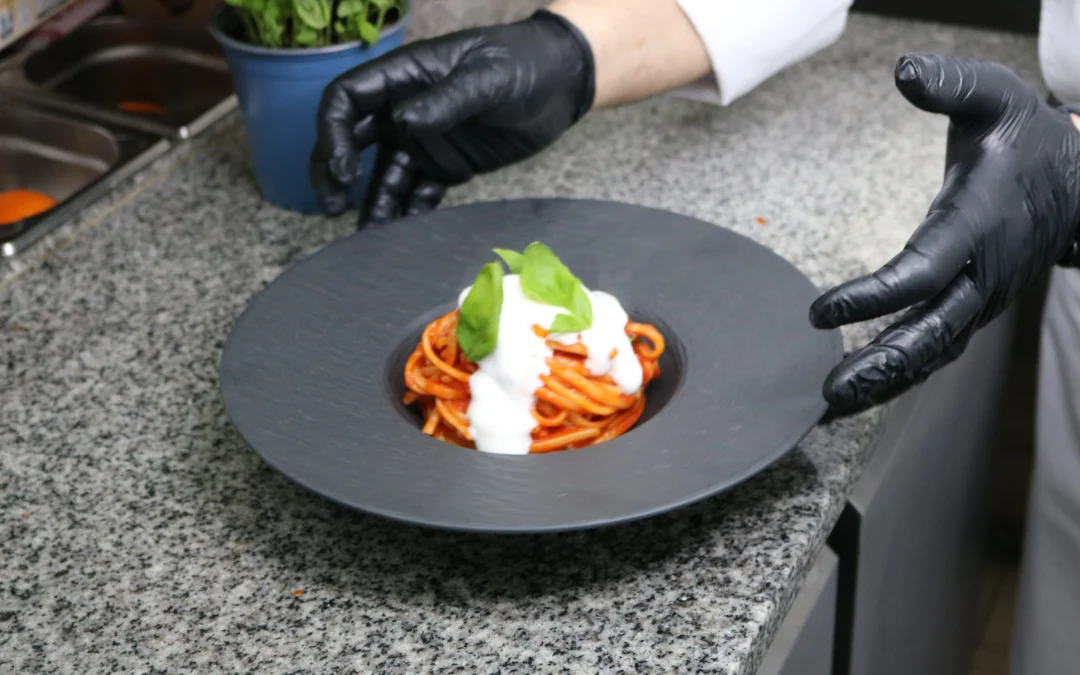 Spaghetti Pomodoro mit Burrata-Schaum